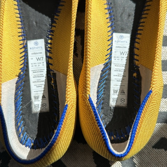 Like new Rothy’s points size 7 - Picture 3 of 5